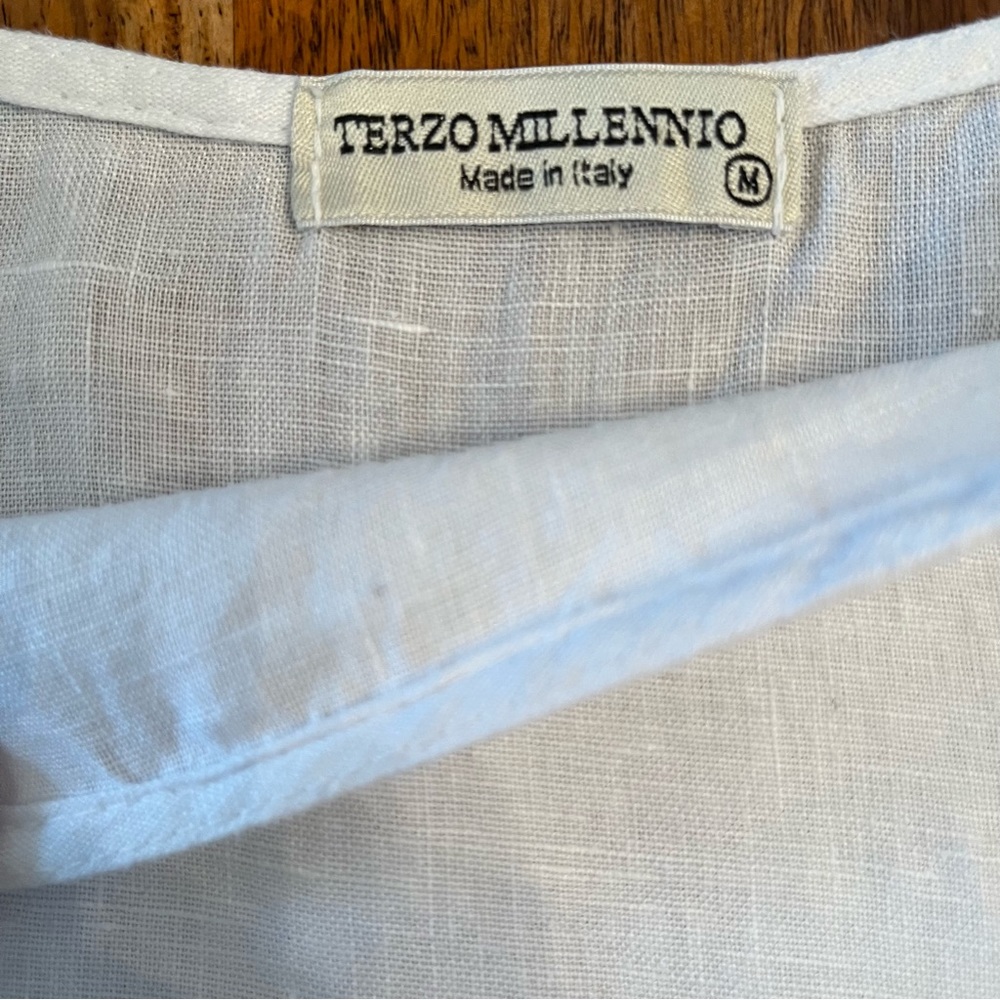 Womens Terzo Millennio size M white Hi-Low shirt tortoiseshell buttons down back - Picture 3 of 8